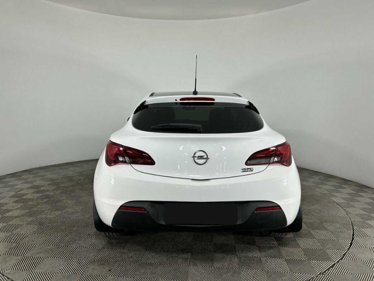 Opel Astra б/у, 2014, Механическая. Фото: #2