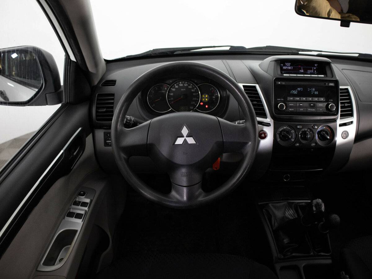 Mitsubishi Pajero Sport б/у, 2014, Механическая. Фото: #8