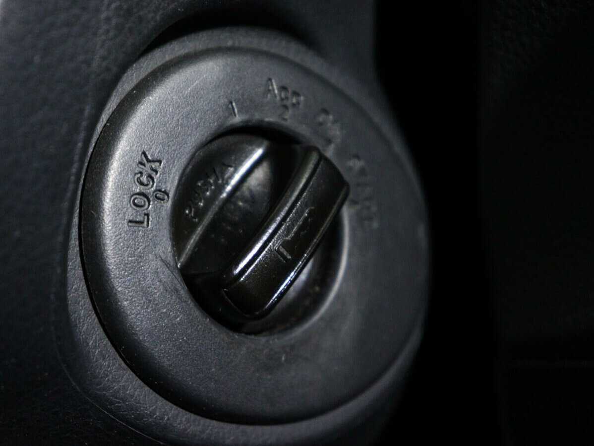 Nissan Tiida б/у, 2013, Автоматическая. Фото: #13