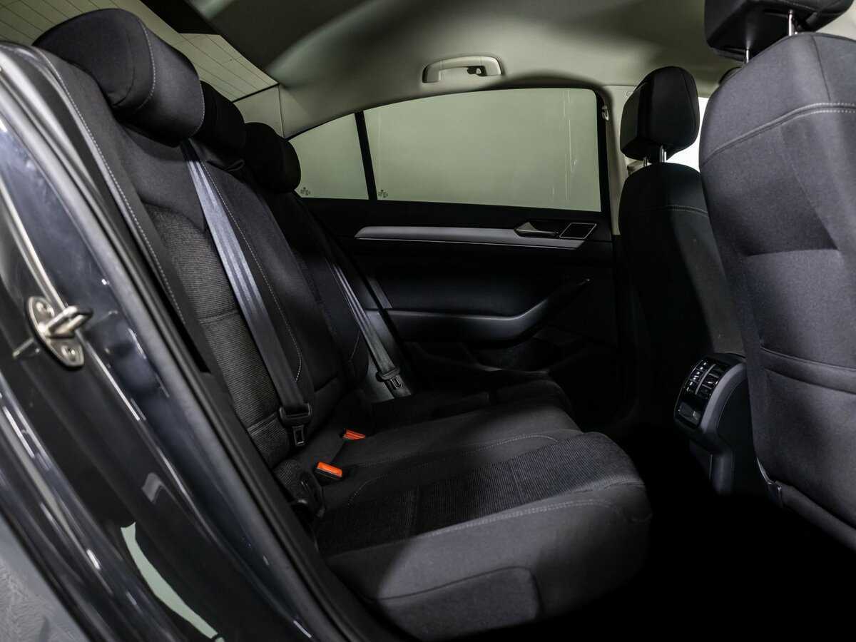 Volkswagen Passat б/у, 2018, Роботизированная. Фото: #8