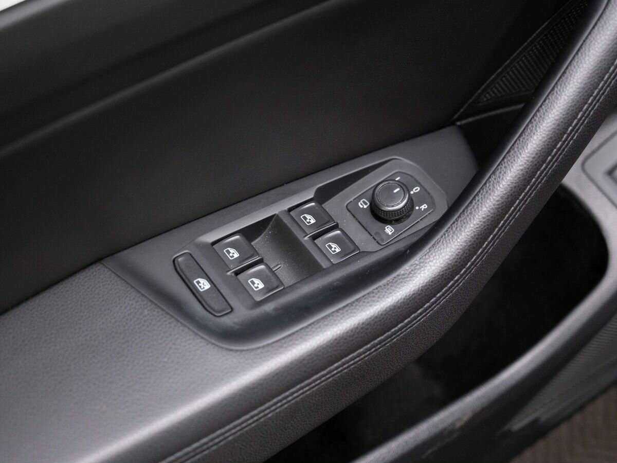 Volkswagen Passat б/у, 2019, Роботизированная. Фото: #22