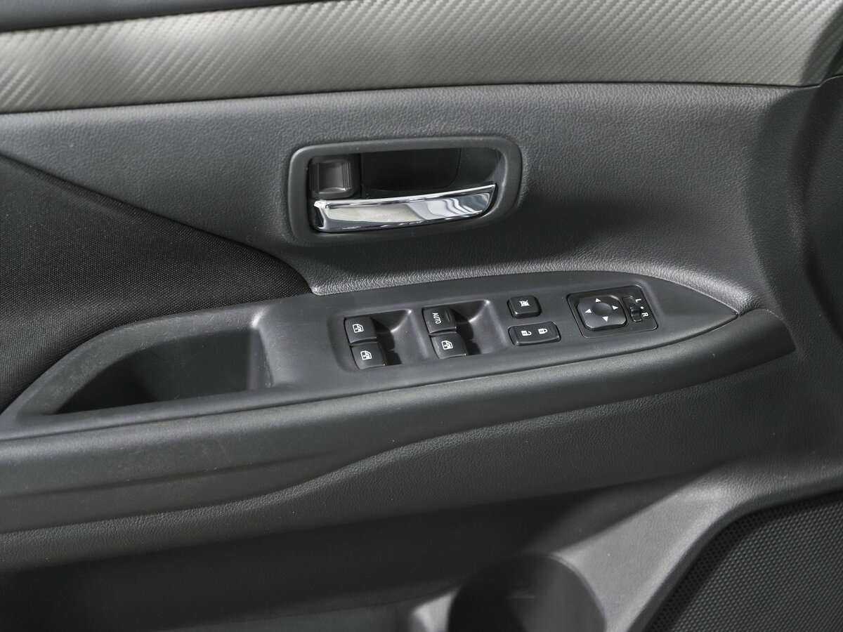 Mitsubishi Outlander б/у, 2018, Вариатор. Фото: #14