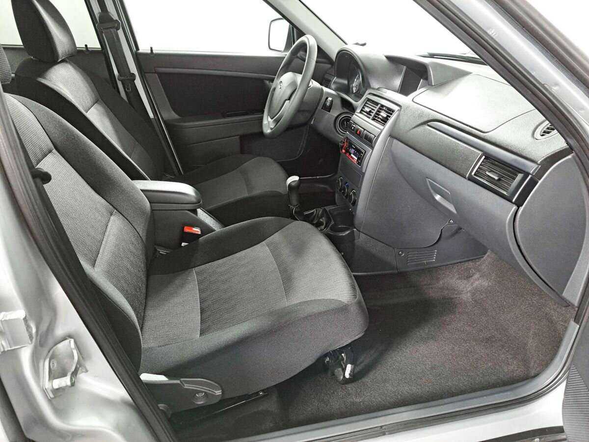 Lada (ВАЗ) Priora б/у, 2017, Механическая. Фото: #8