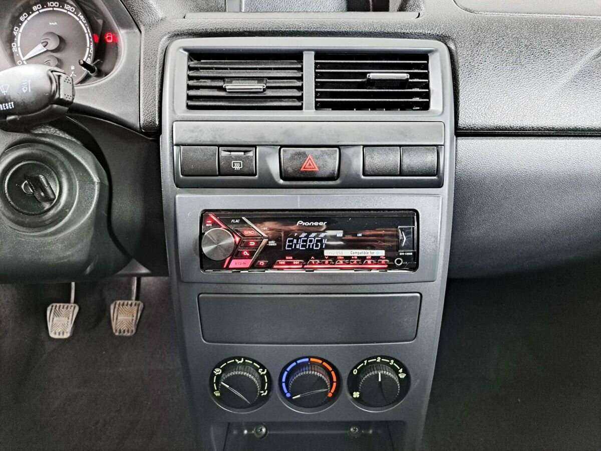 Lada (ВАЗ) Priora б/у, 2017, Механическая. Фото: #12