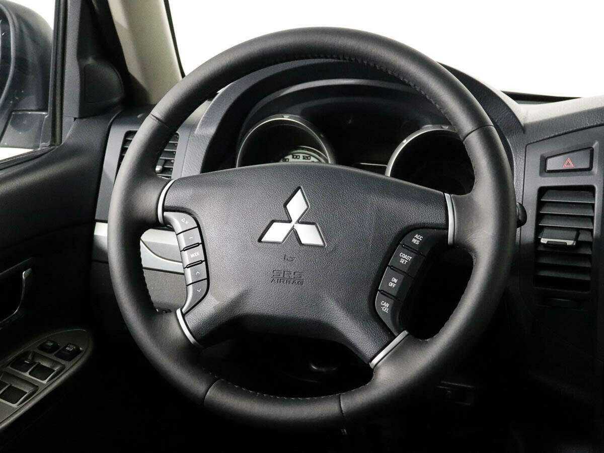 Mitsubishi Pajero б/у, 2014, Автоматическая. Фото: #11
