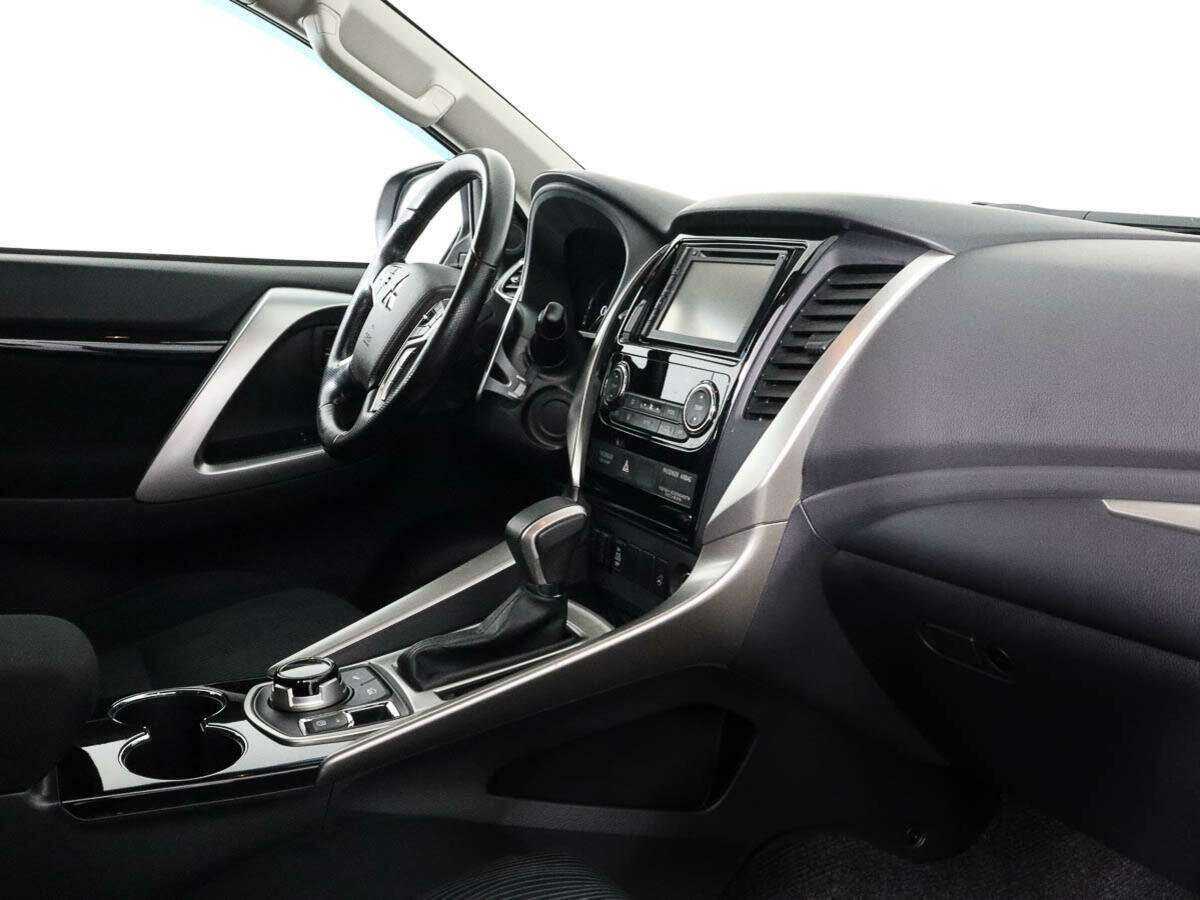 Mitsubishi Pajero Sport б/у, 2017, Автоматическая. Фото: #6