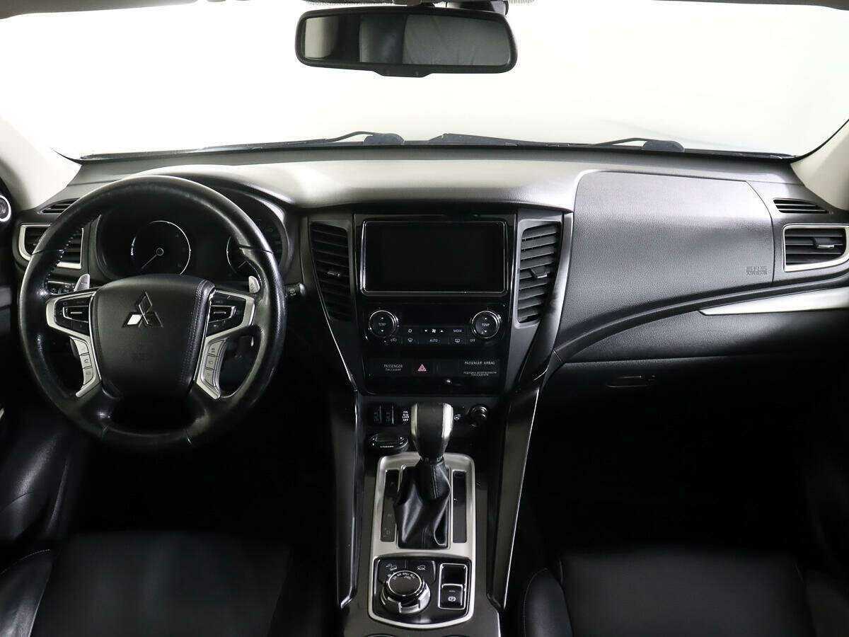 Mitsubishi Pajero Sport б/у, 2017, Автоматическая. Фото: #10