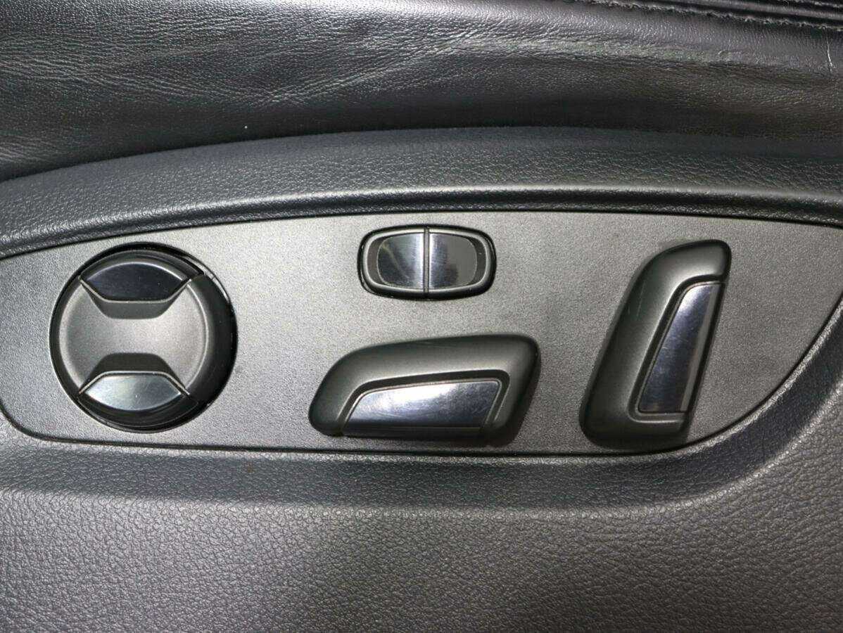 Volkswagen Touareg б/у, 2012, Автоматическая. Фото: #11