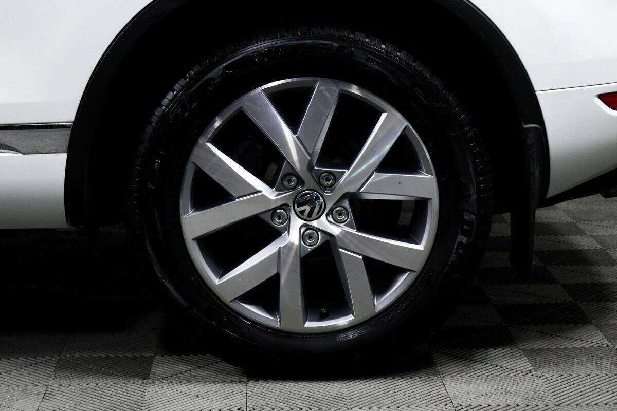 Volkswagen Touareg б/у, 2013, Автоматическая. Фото: #13