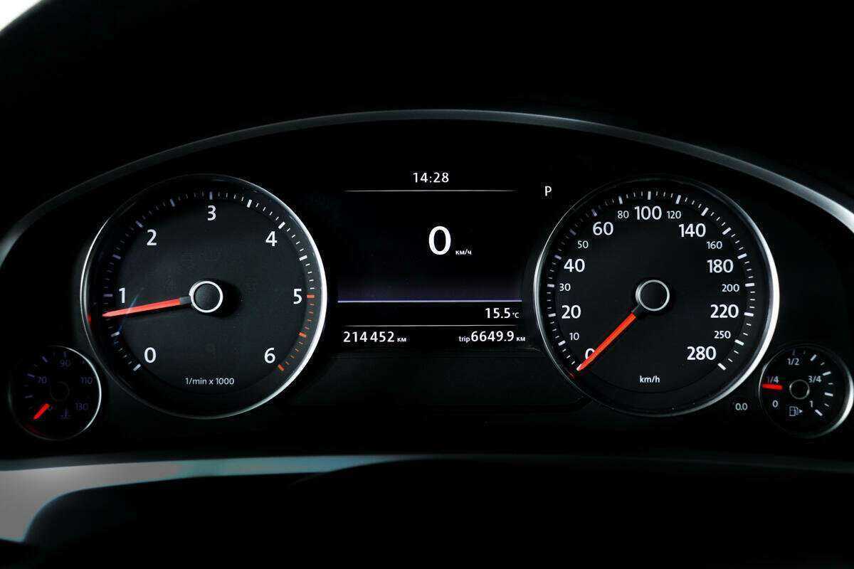 Volkswagen Touareg б/у, 2012, Автоматическая. Фото: #8