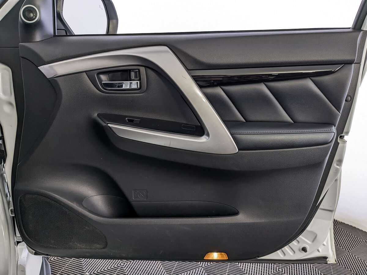 Mitsubishi Pajero Sport б/у, 2017, Автоматическая. Фото: #20