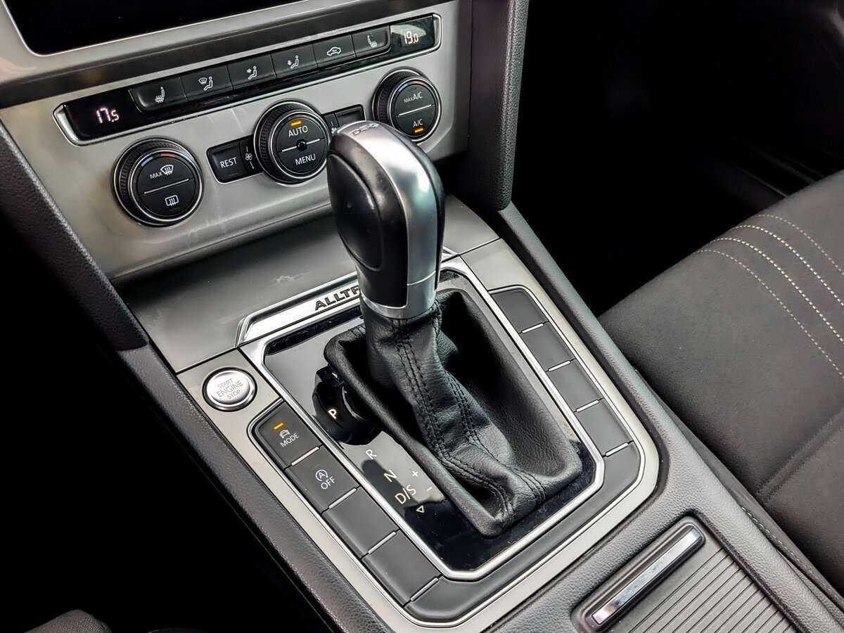 Volkswagen Passat б/у, 2018, Роботизированная. Фото: #27