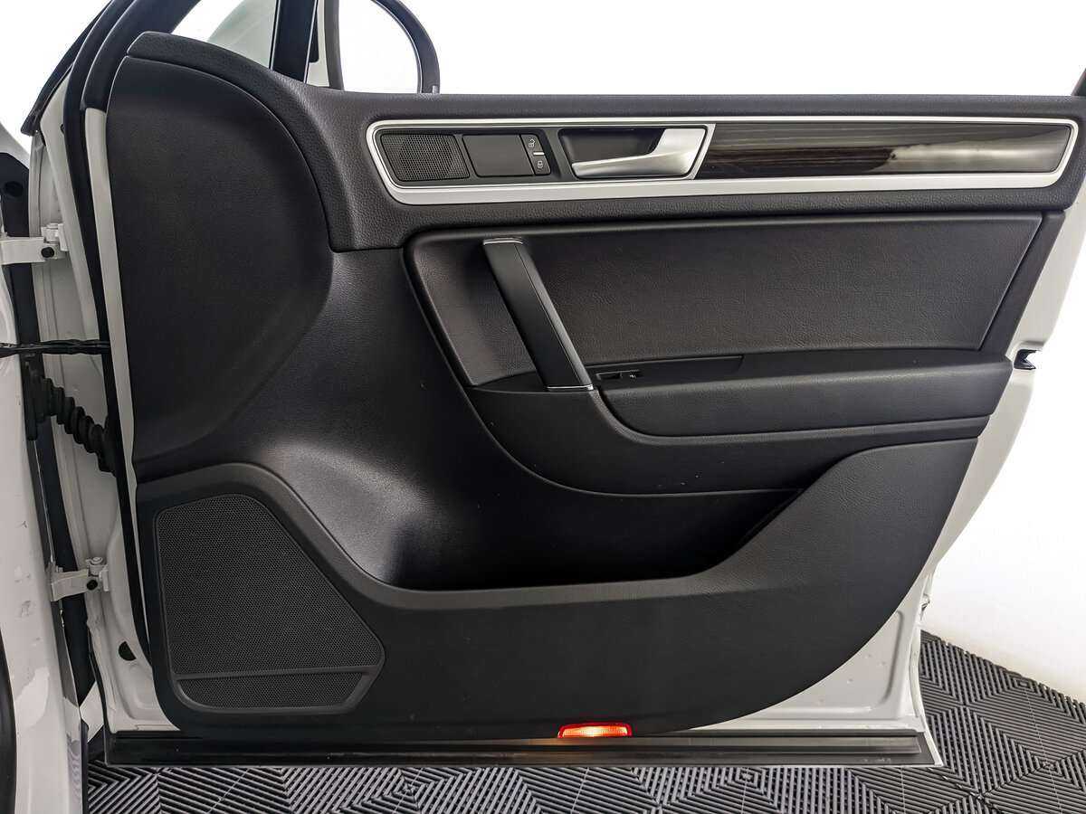 Volkswagen Touareg б/у, 2017, Автоматическая. Фото: #23