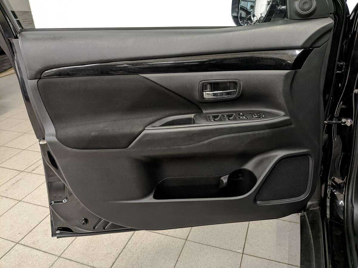 Mitsubishi Outlander б/у, 2020, Вариатор. Фото: #14