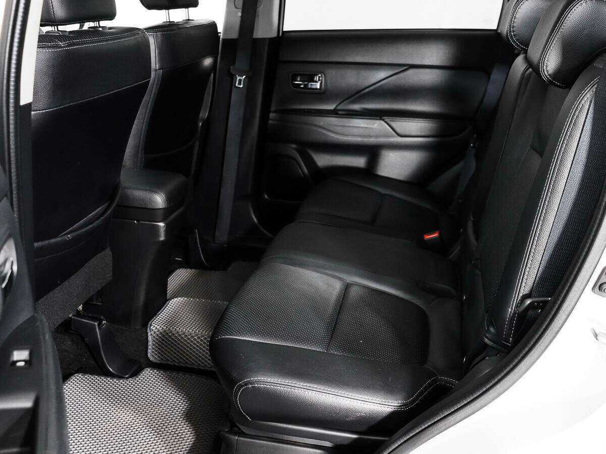 Mitsubishi Outlander б/у, 2016, Вариатор. Фото: #11
