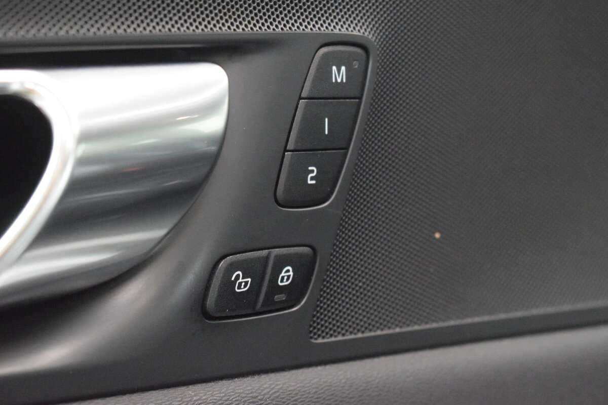 Volvo XC60 б/у, 2020, Автоматическая. Фото: #9