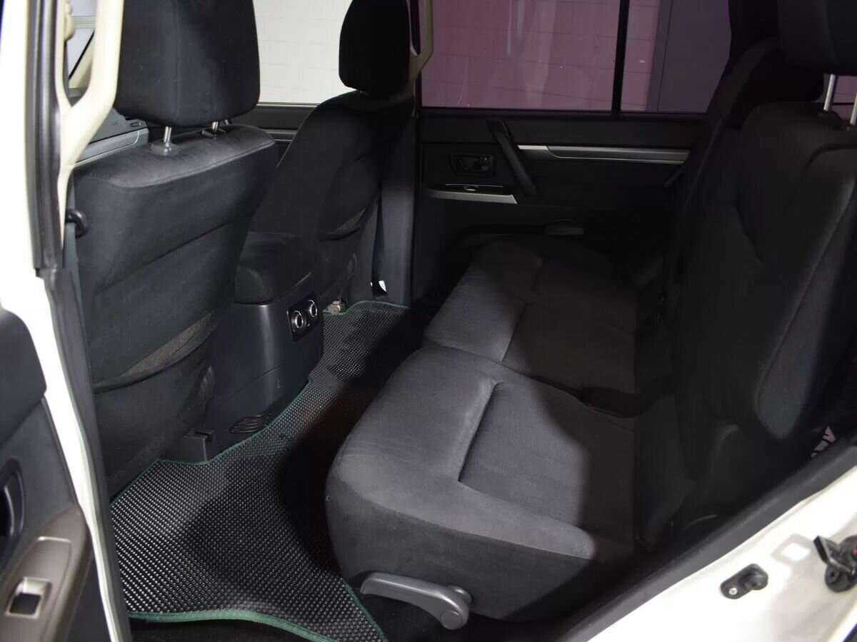 Mitsubishi Pajero б/у, 2015, Автоматическая. Фото: #7