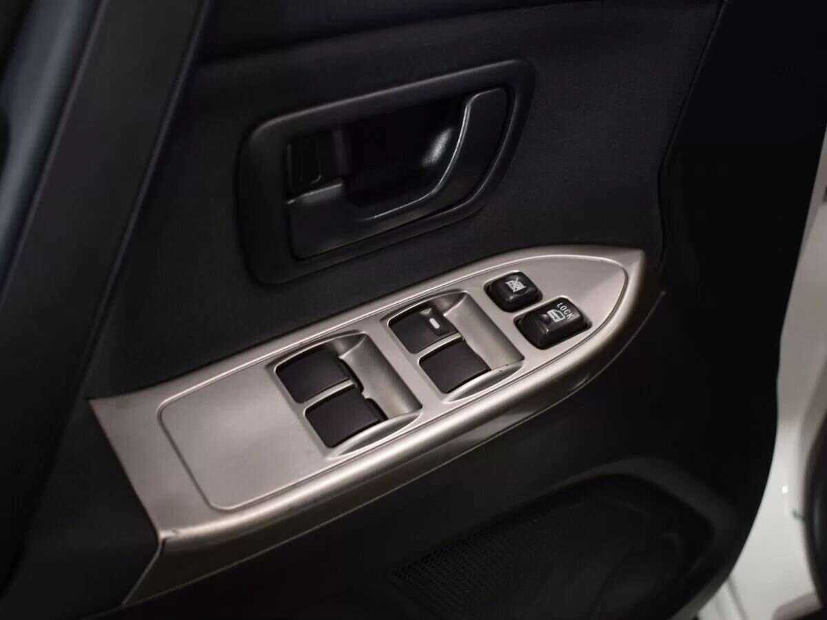 Mitsubishi Pajero б/у, 2015, Автоматическая. Фото: #12