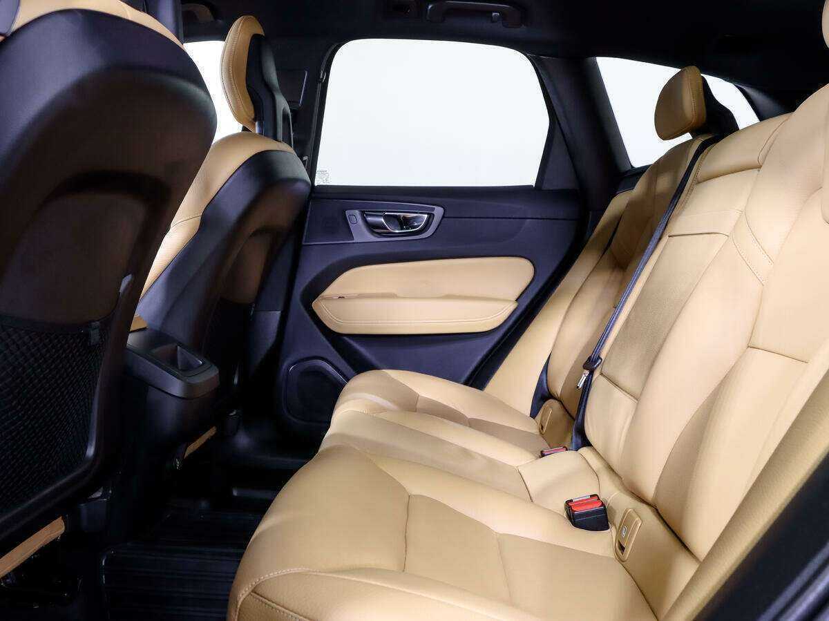 Volvo XC60 б/у, 2018, Автоматическая. Фото: #8