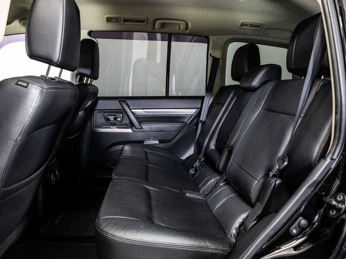 Mitsubishi Pajero б/у, 2015, Автоматическая. Фото: #9