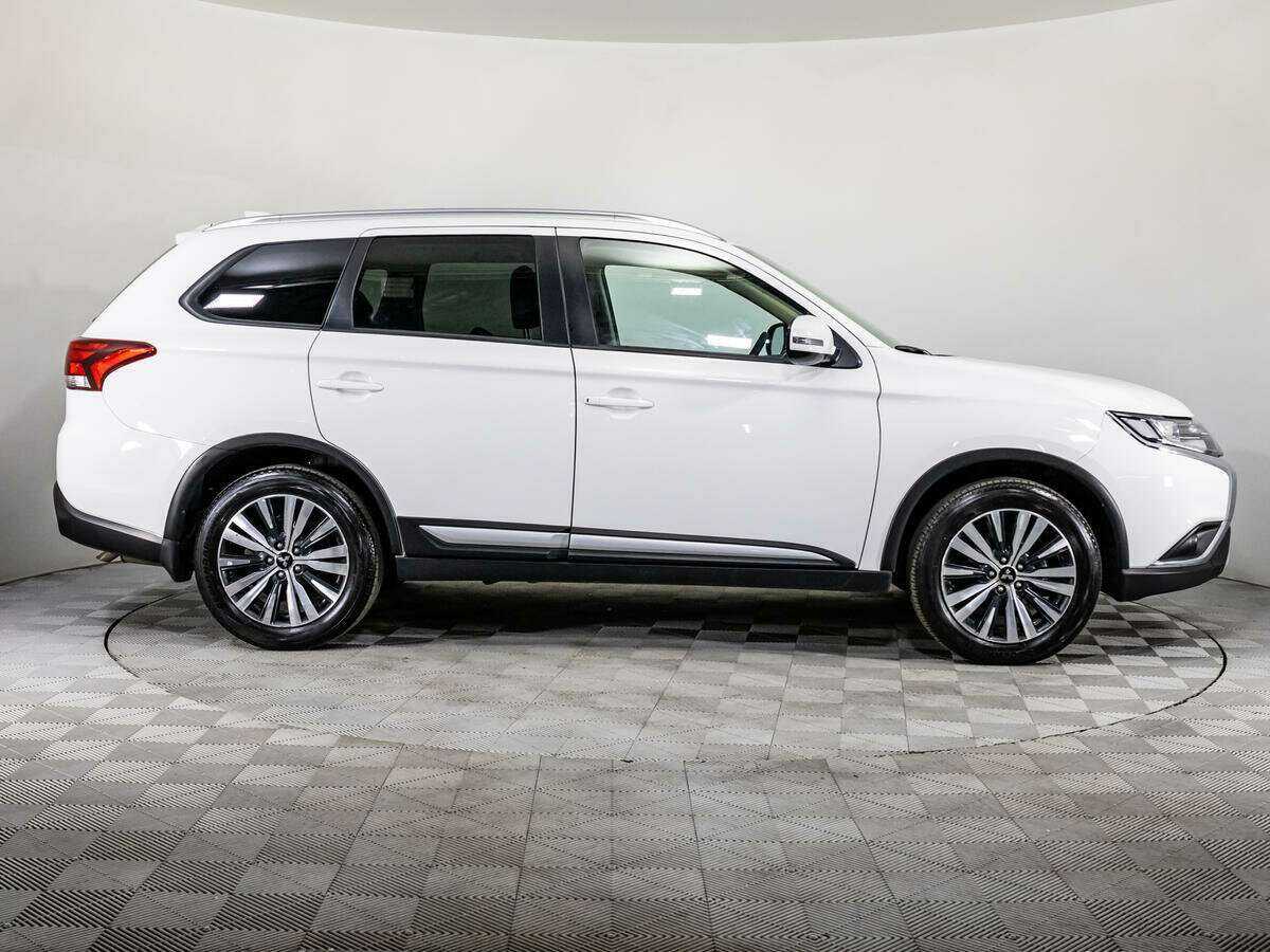 Mitsubishi Outlander б/у, 2021, Вариатор. Фото: #3