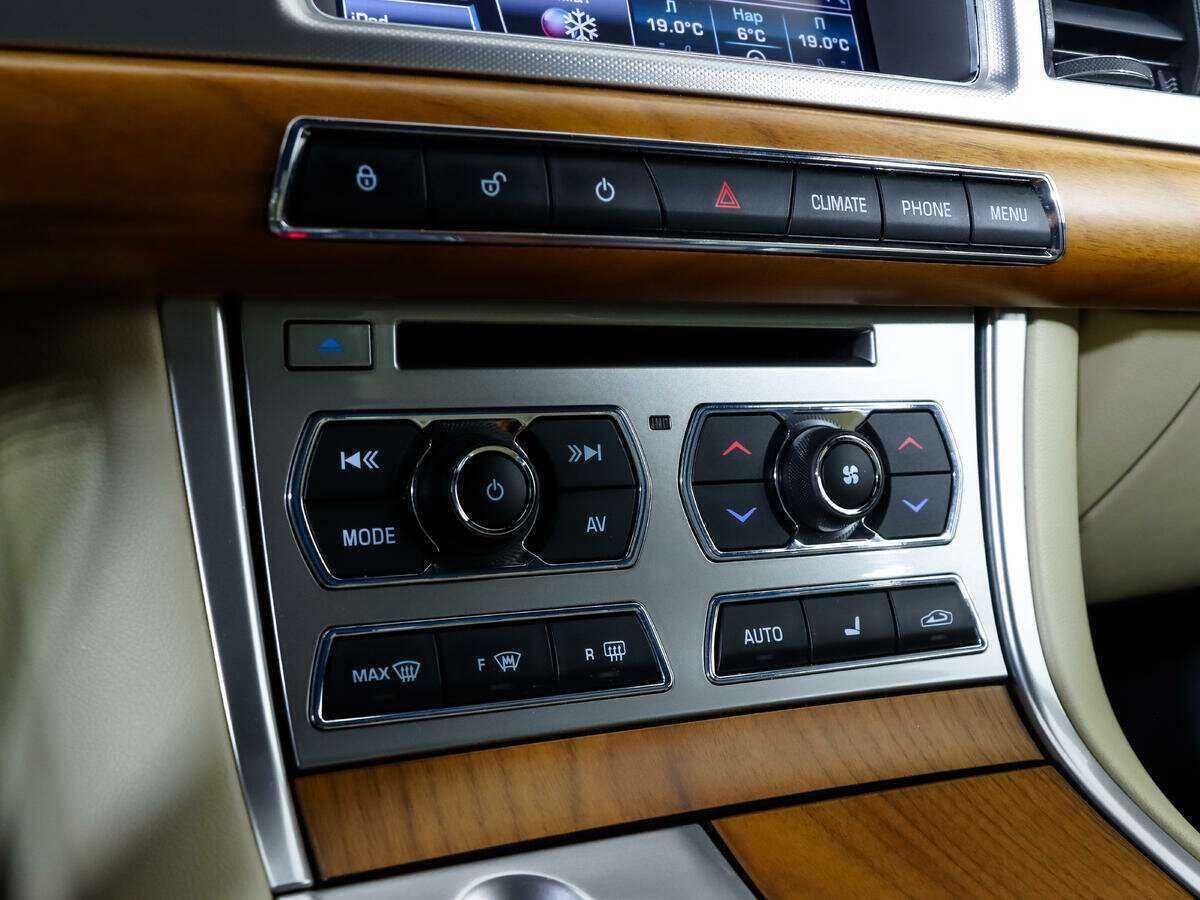 Jaguar XF б/у, 2013, Автоматическая. Фото: #13