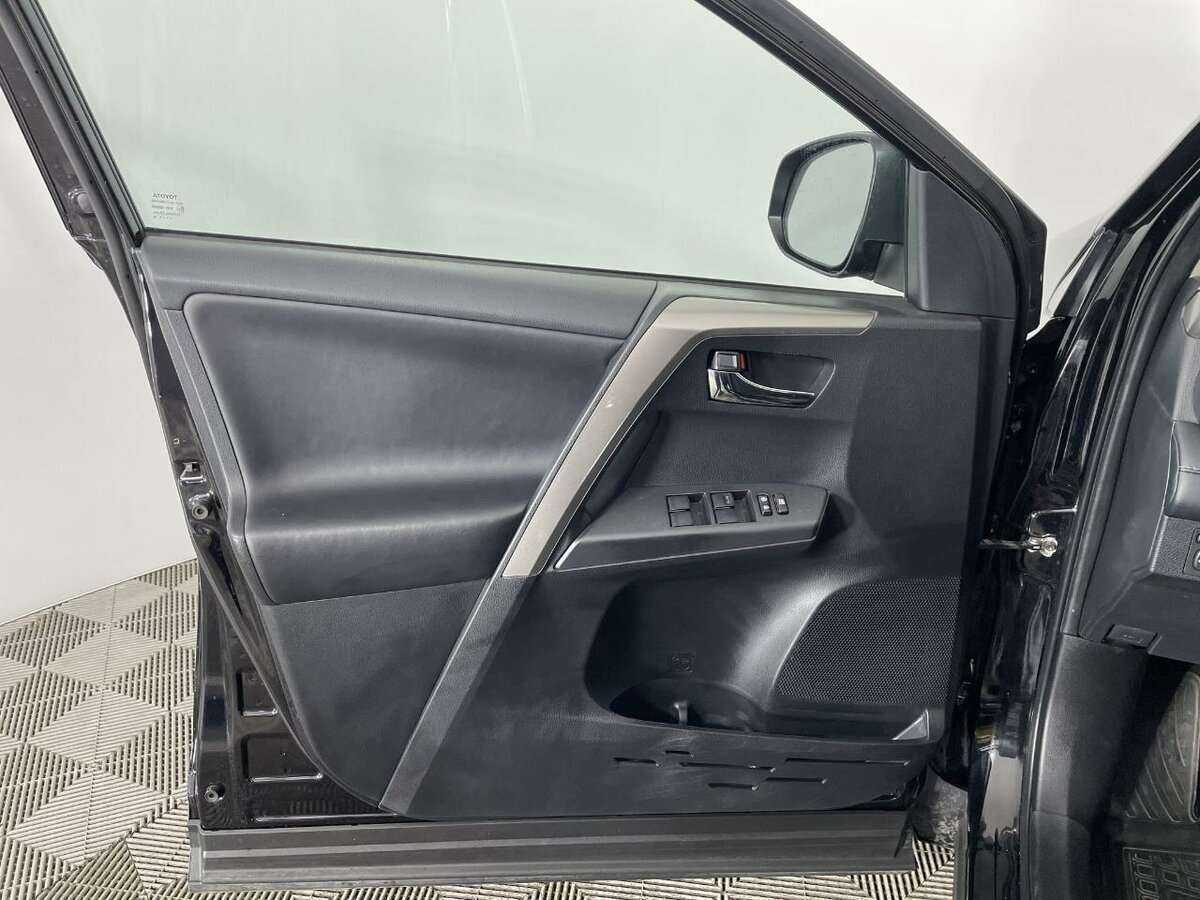 Toyota RAV4 б/у, 2018, Автоматическая. Фото: #7