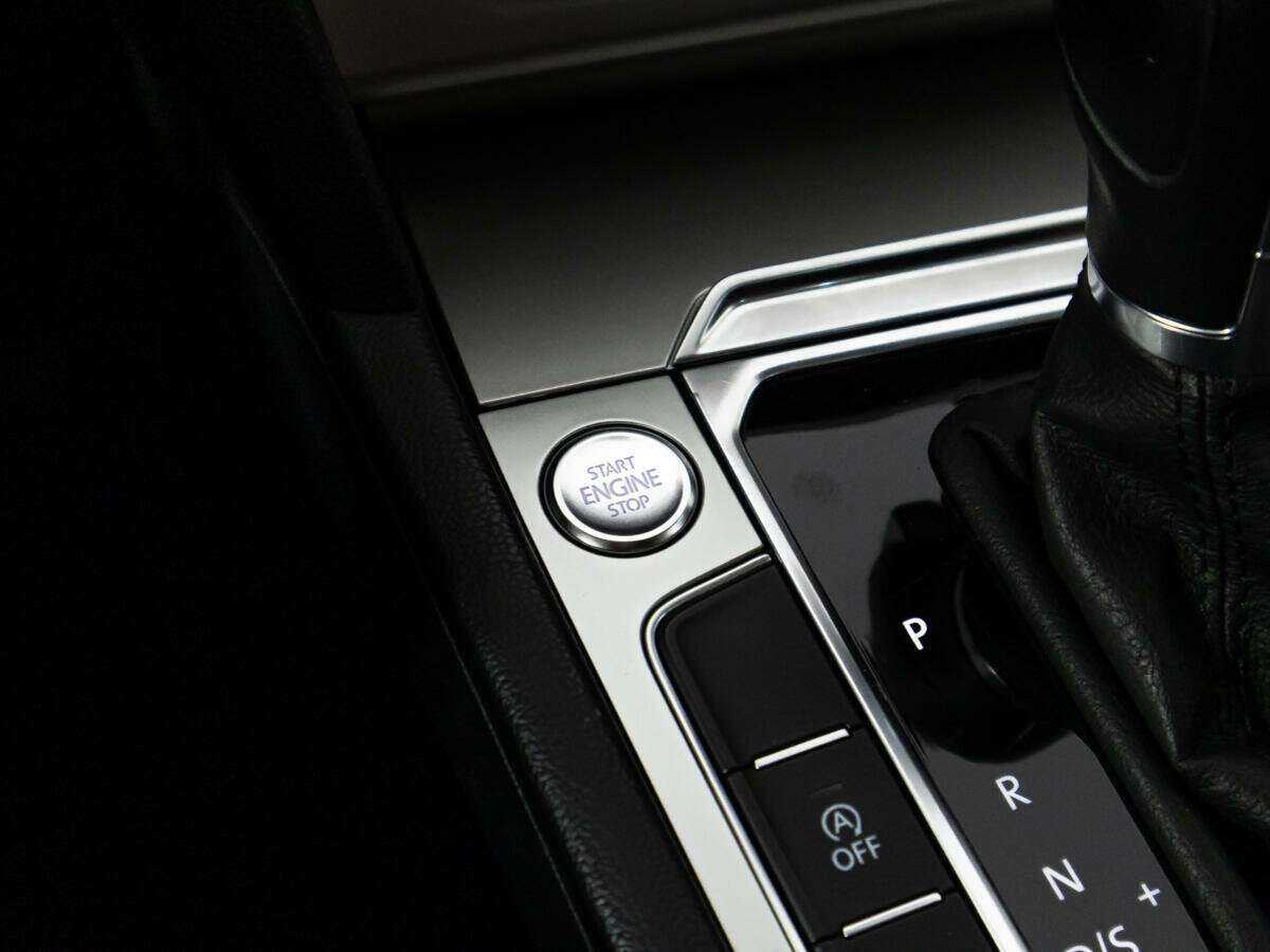 Volkswagen Passat б/у, 2017, Роботизированная. Фото: #16