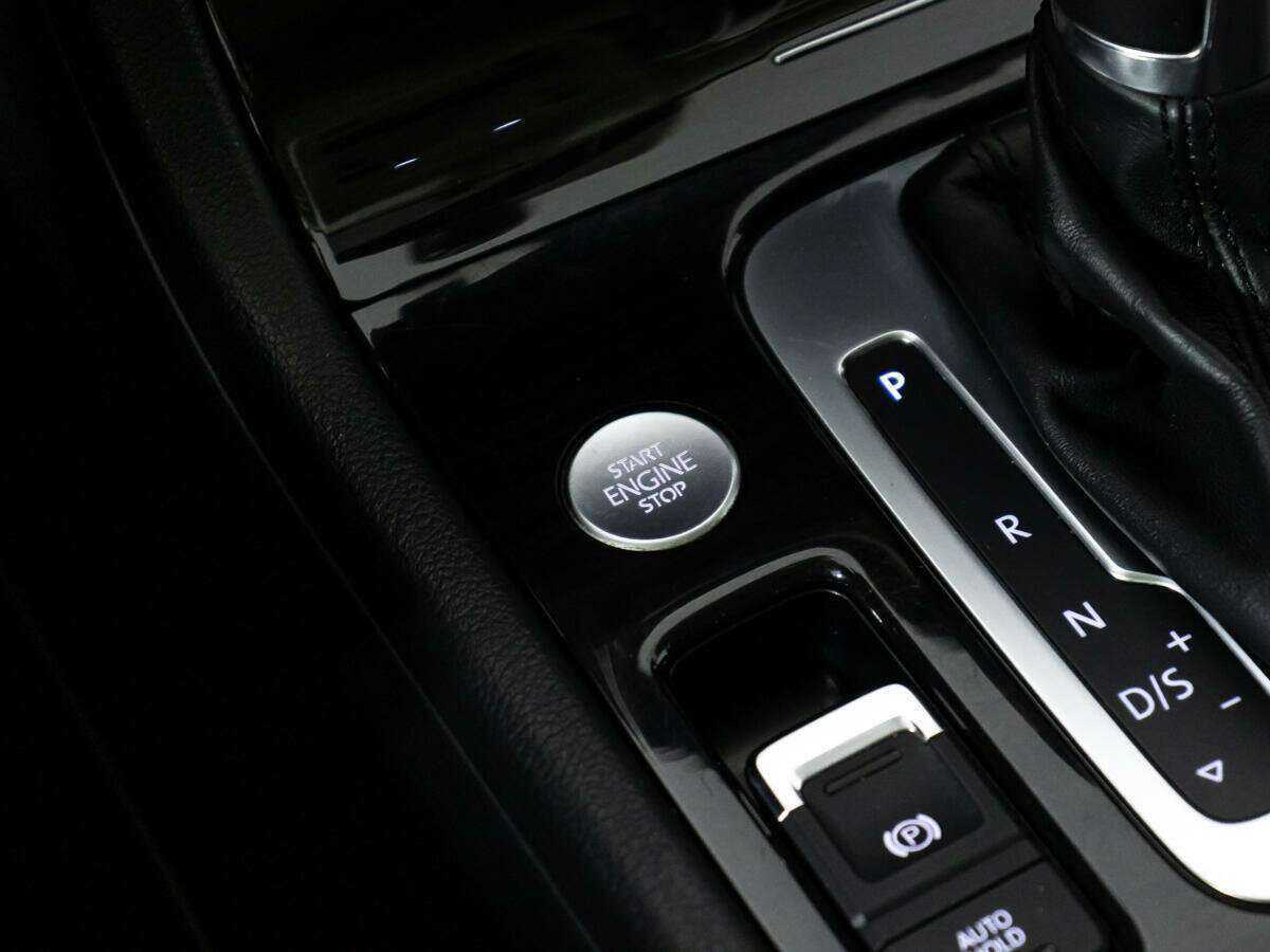 Volkswagen Touareg б/у, 2015, Автоматическая. Фото: #18