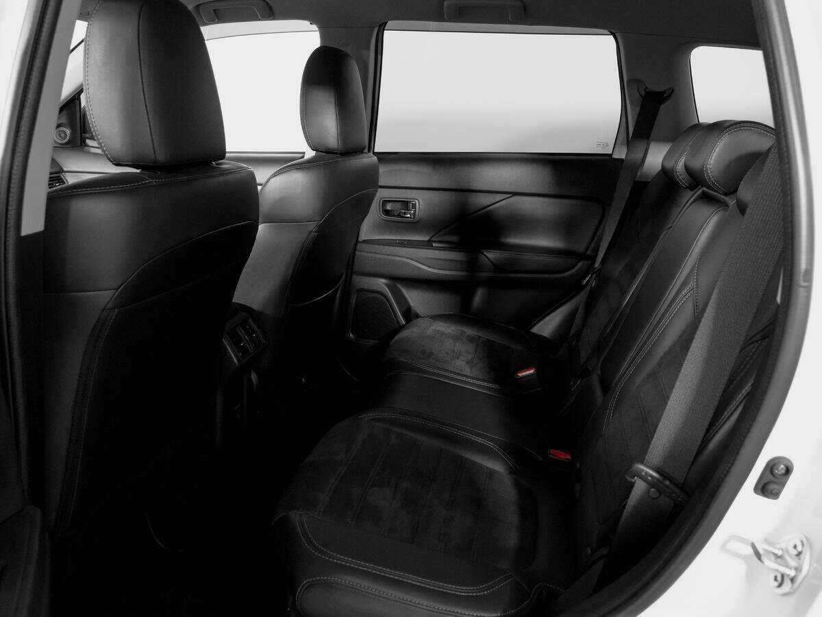 Mitsubishi Outlander б/у, 2021, Вариатор. Фото: #9