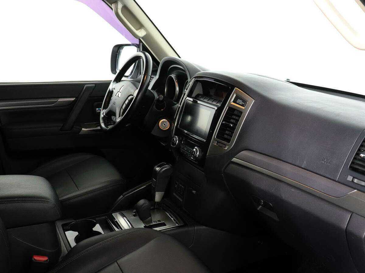 Mitsubishi Pajero б/у, 2015, Автоматическая. Фото: #3