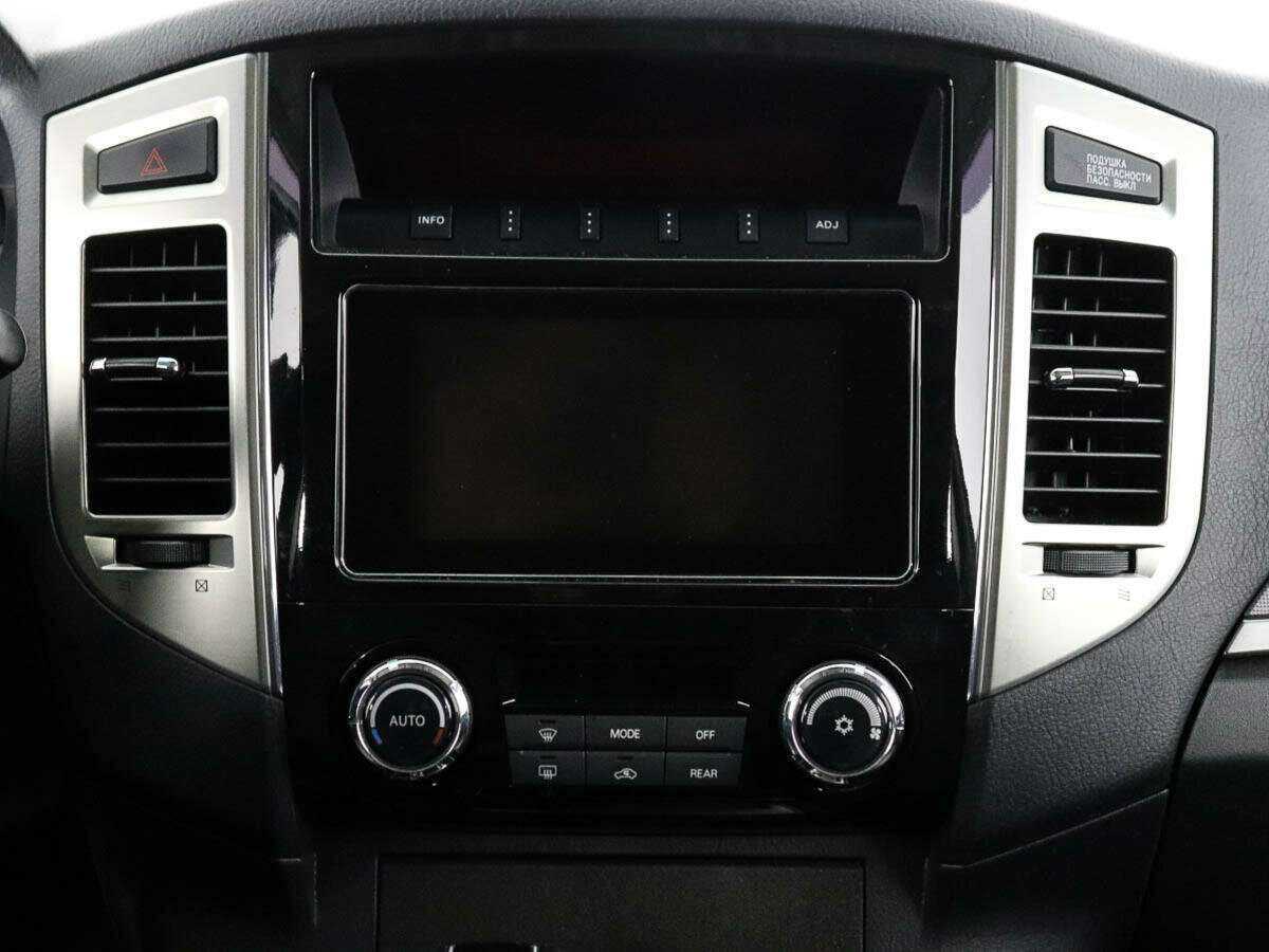 Mitsubishi Pajero б/у, 2015, Автоматическая. Фото: #8
