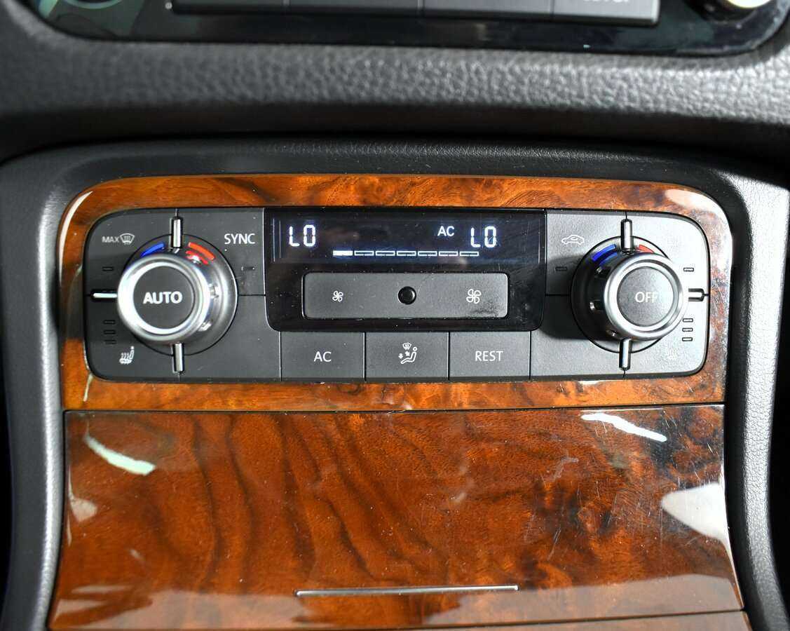 Volkswagen Touareg б/у, 2012, Автоматическая. Фото: #11