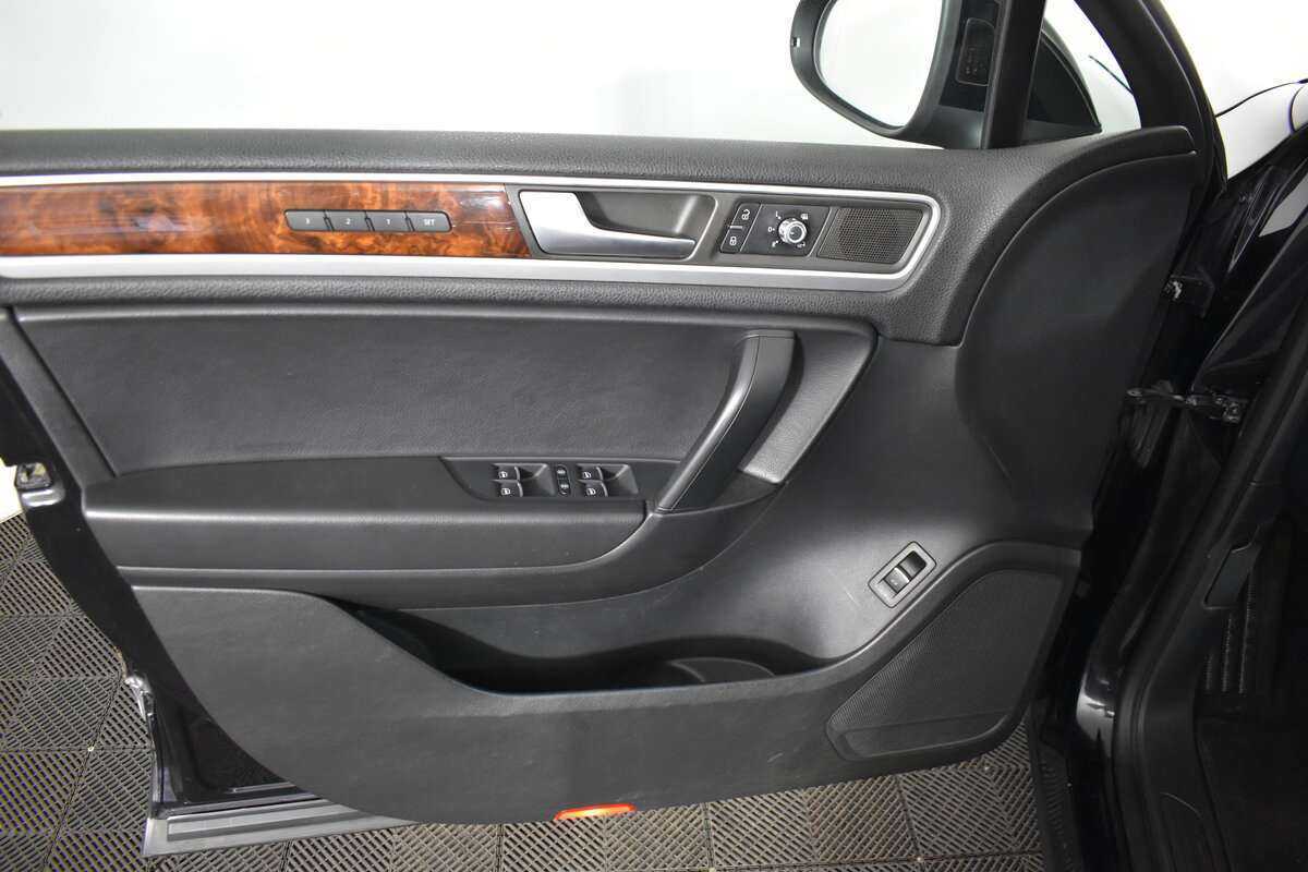 Volkswagen Touareg б/у, 2012, Автоматическая. Фото: #13