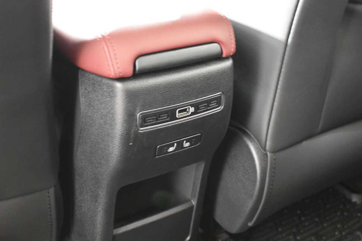 Geely Coolray б/у, 2023, Роботизированная. Фото: #9