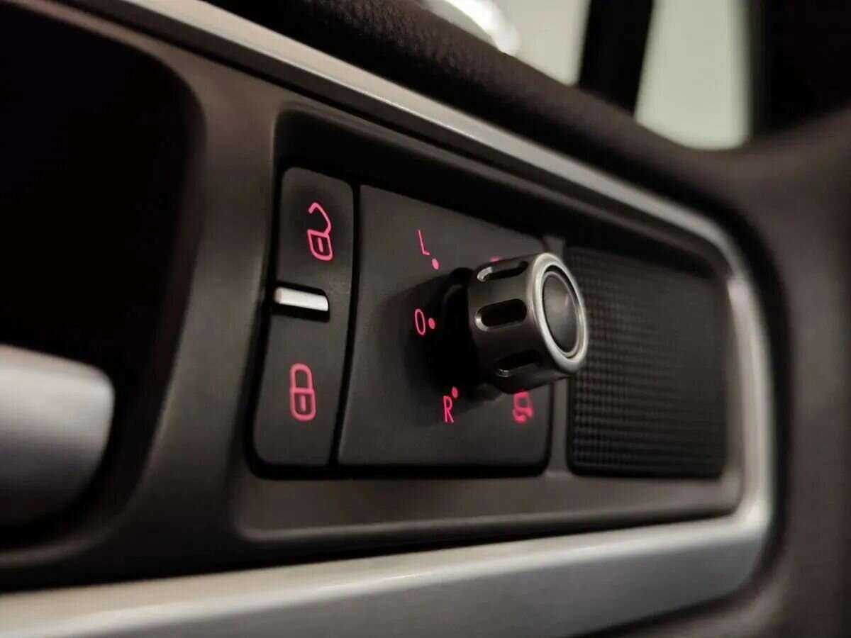 Volkswagen Touareg б/у, 2014, Автоматическая. Фото: #11