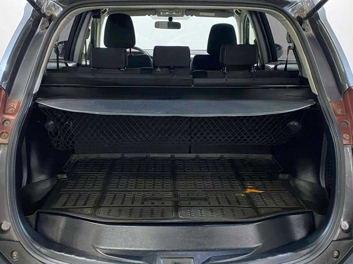 Toyota RAV4 б/у, 2014, Механическая. Фото: #17