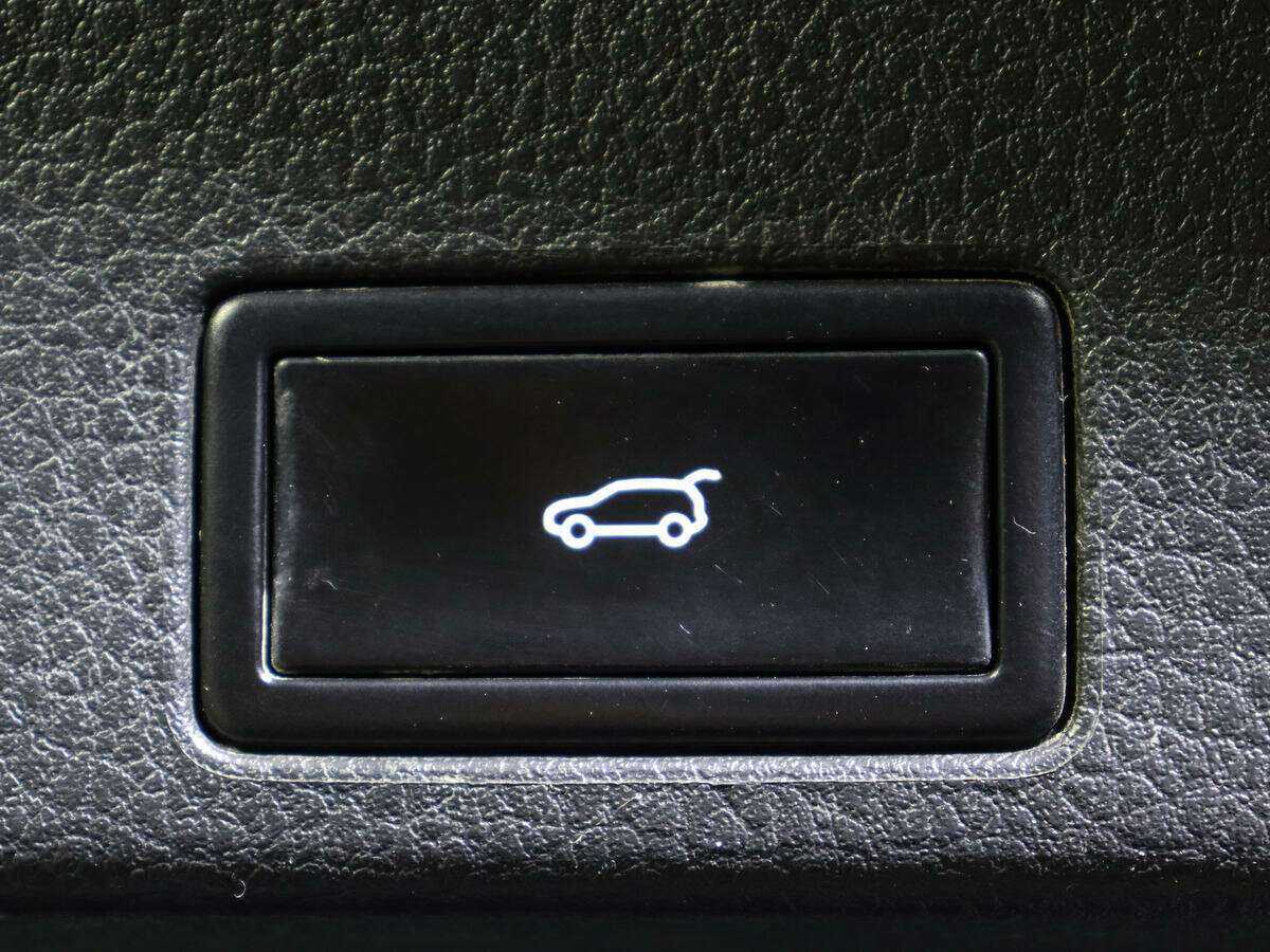 Volkswagen Touareg б/у, 2012, Автоматическая. Фото: #16