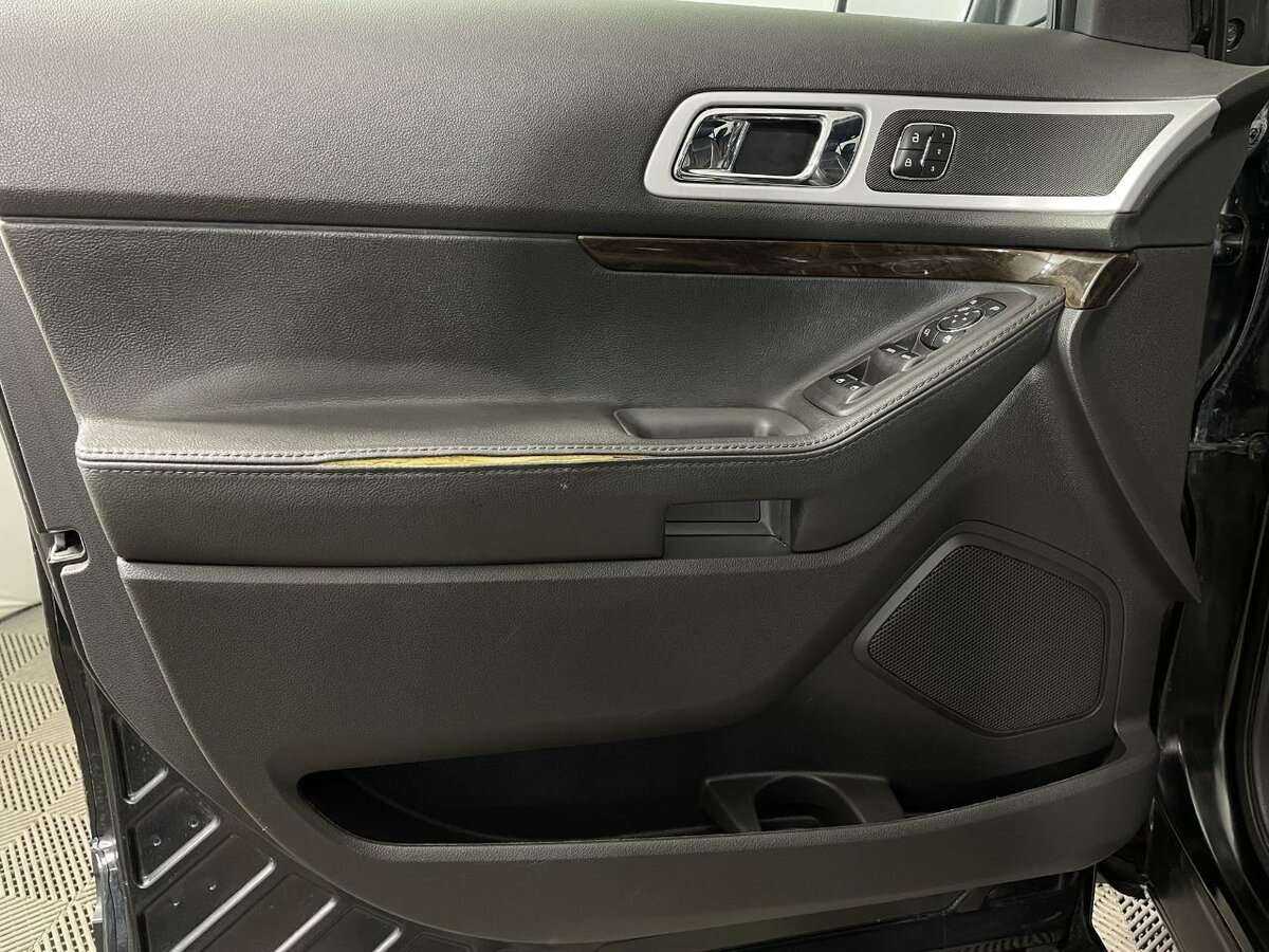 Ford Explorer б/у, 2013, Автоматическая. Фото: #7