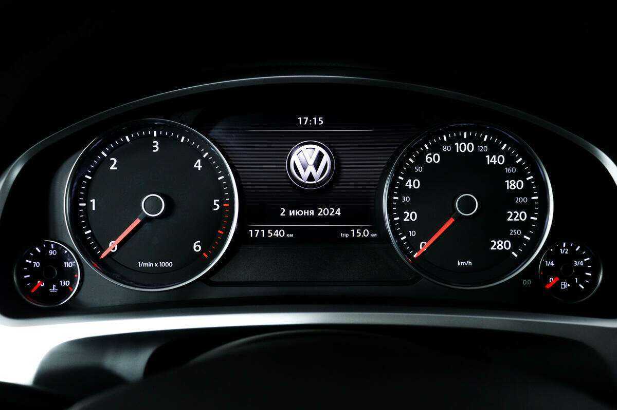 Volkswagen Touareg б/у, 2015, Автоматическая. Фото: #9