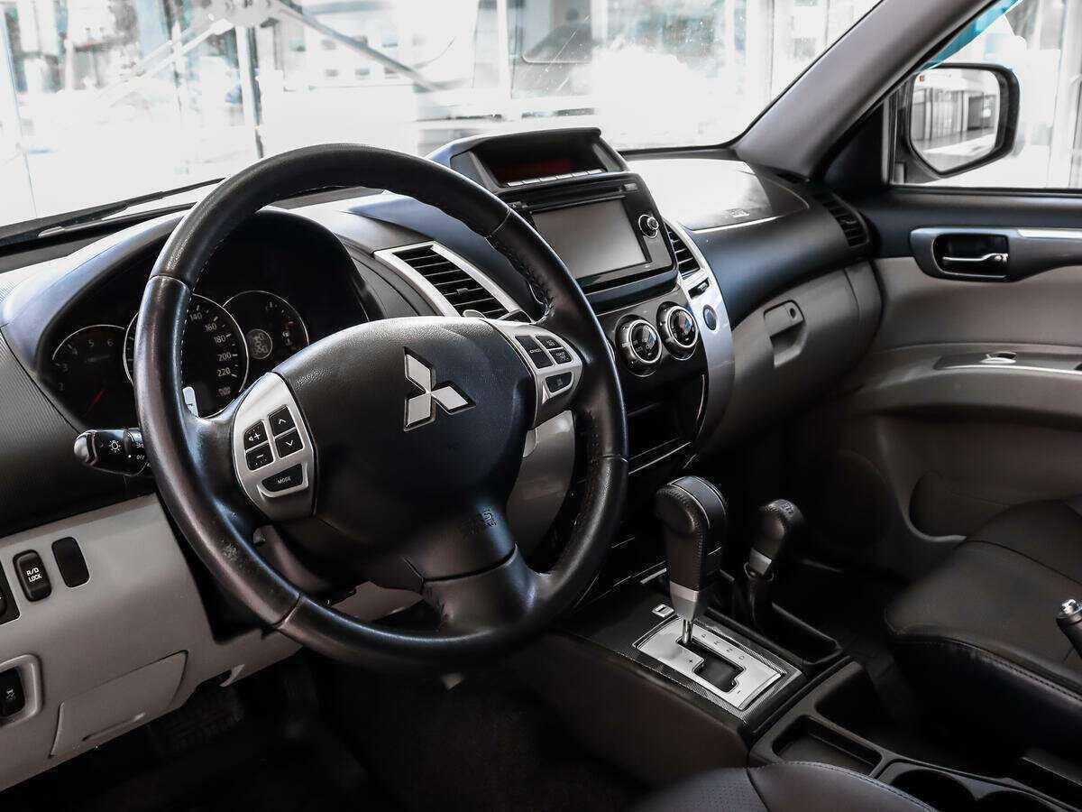 Mitsubishi Pajero Sport б/у, 2015, Автоматическая. Фото: #8