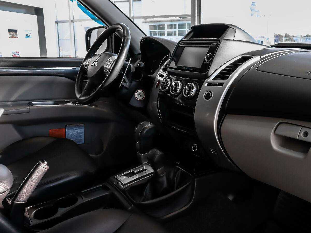 Mitsubishi Pajero Sport б/у, 2015, Автоматическая. Фото: #11