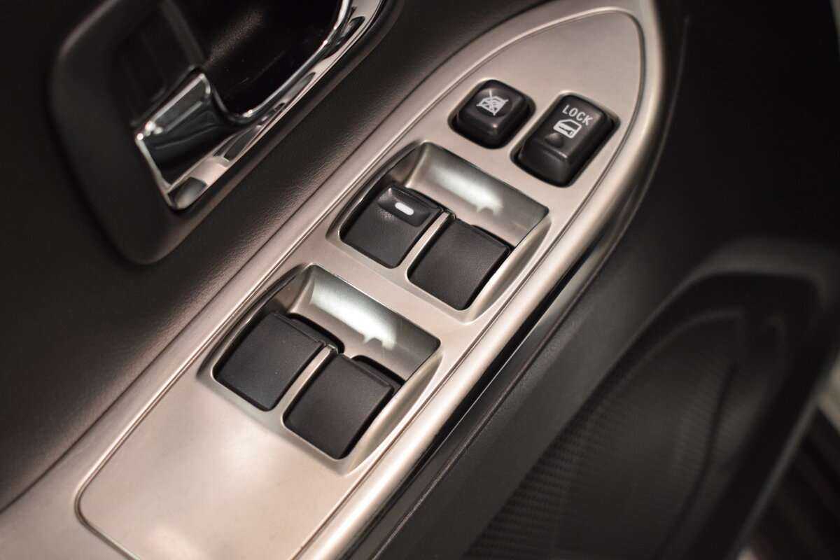 Mitsubishi Pajero б/у, 2014, Автоматическая. Фото: #7