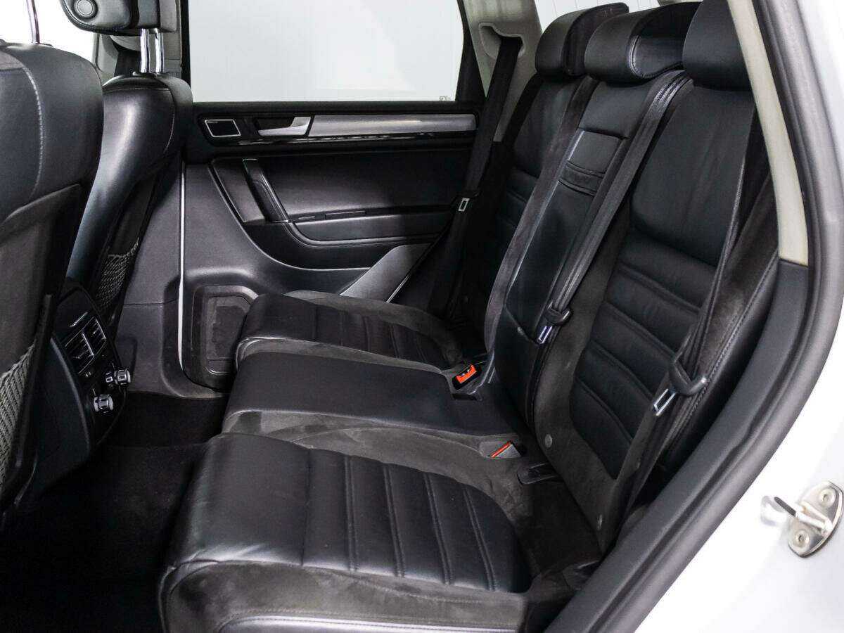Volkswagen Touareg б/у, 2012, Автоматическая. Фото: #9