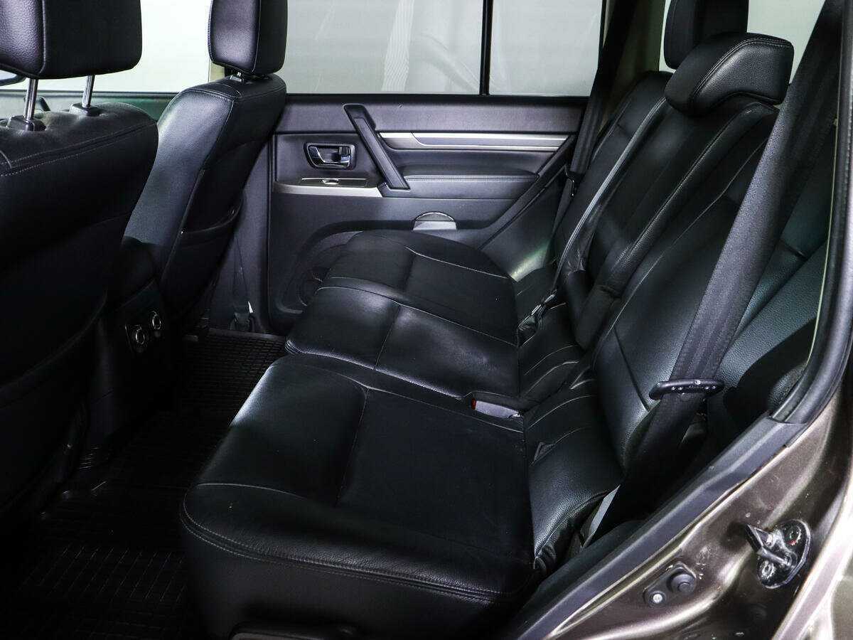 Mitsubishi Pajero б/у, 2014, Автоматическая. Фото: #7