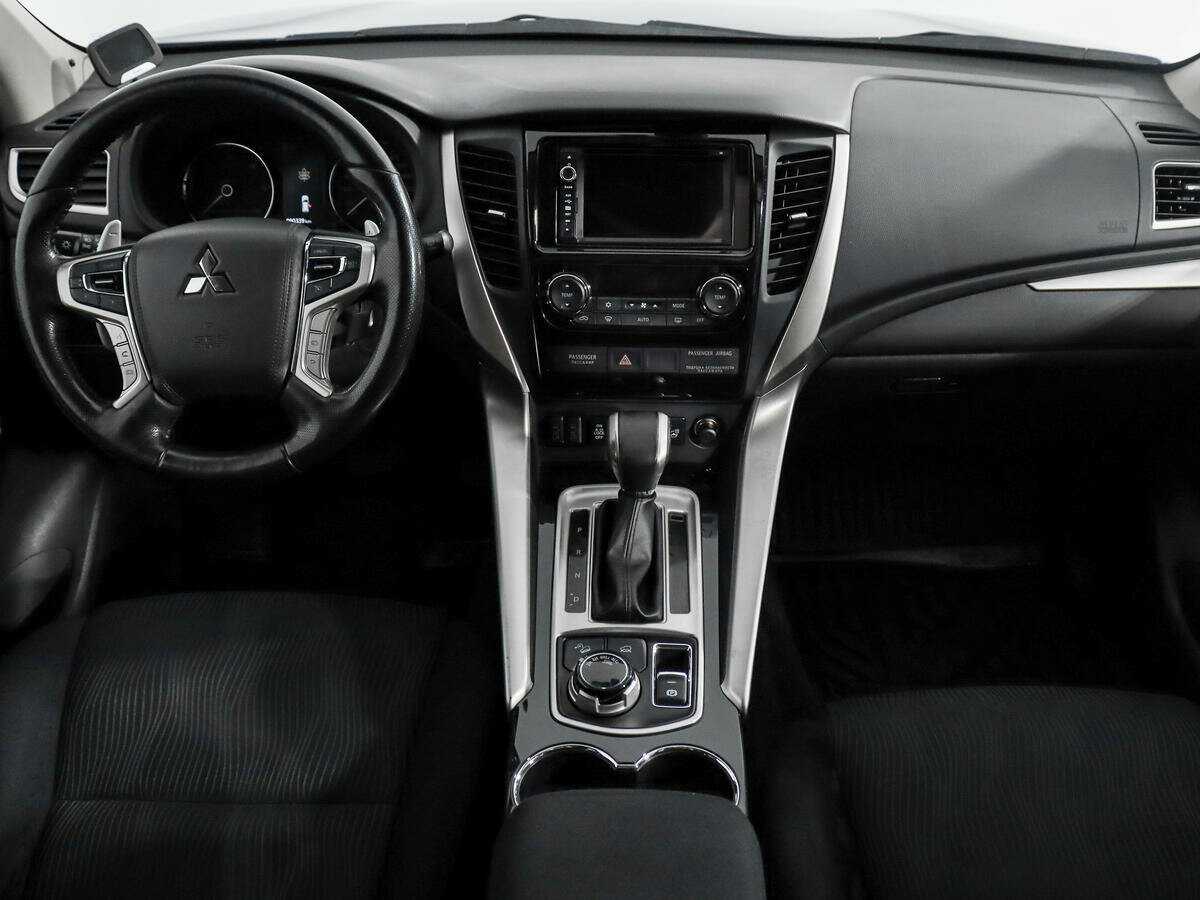 Mitsubishi Pajero Sport б/у, 2017, Автоматическая. Фото: #13