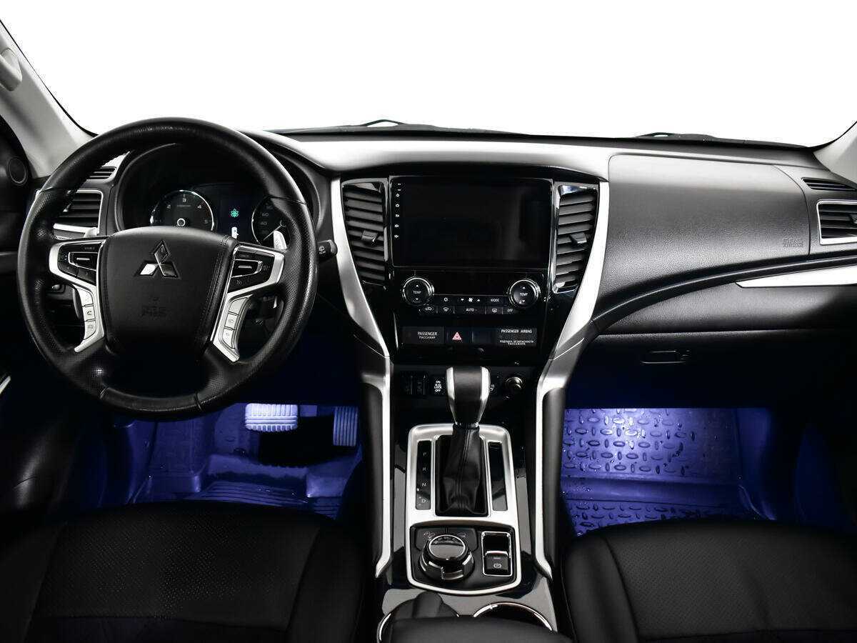 Mitsubishi Pajero Sport б/у, 2018, Автоматическая. Фото: #9