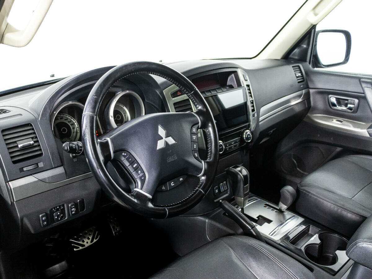 Mitsubishi Pajero б/у, 2015, Автоматическая. Фото: #10