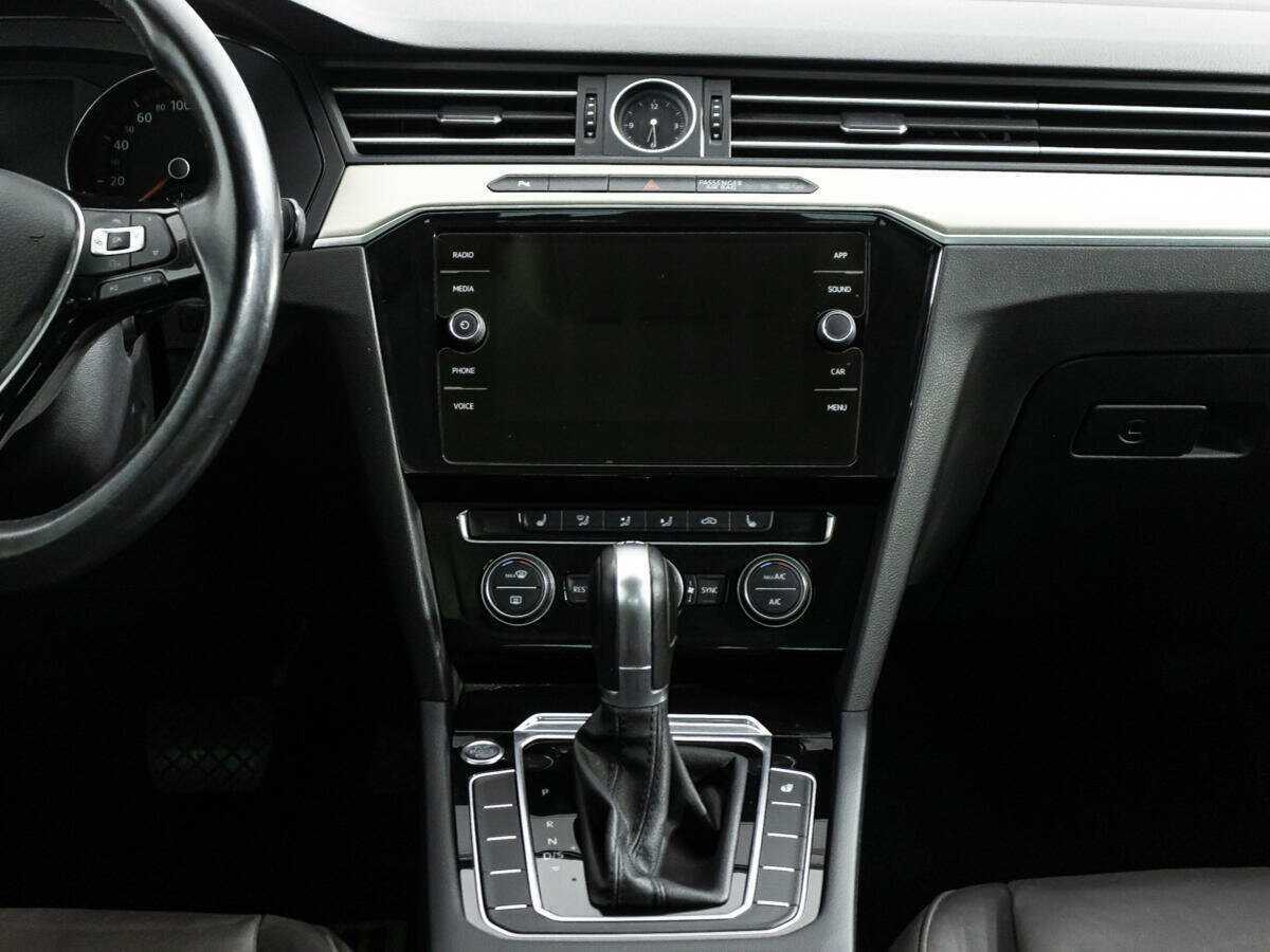 Volkswagen Passat б/у, 2017, Роботизированная. Фото: #13