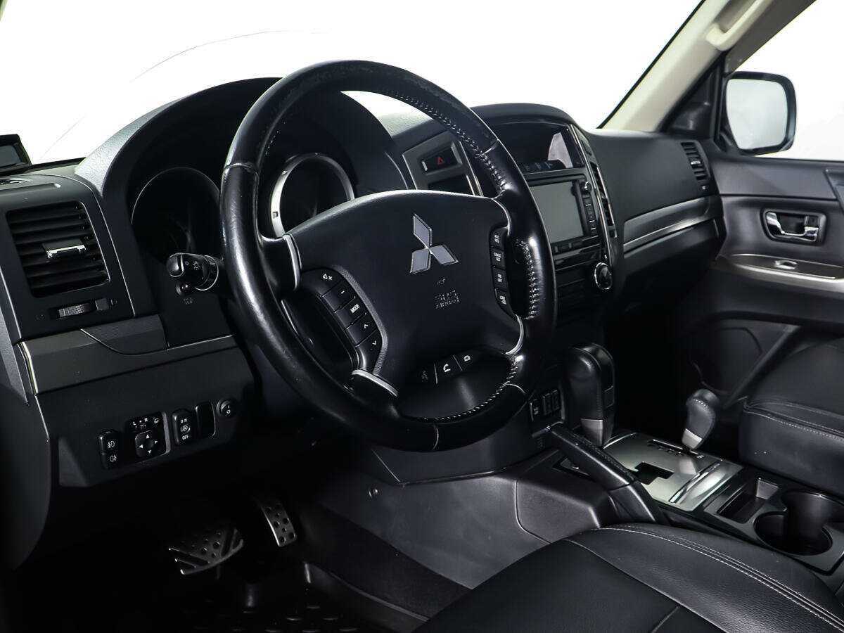 Mitsubishi Pajero б/у, 2014, Автоматическая. Фото: #10